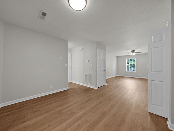 5th image of 104 Maureen Dr APT B