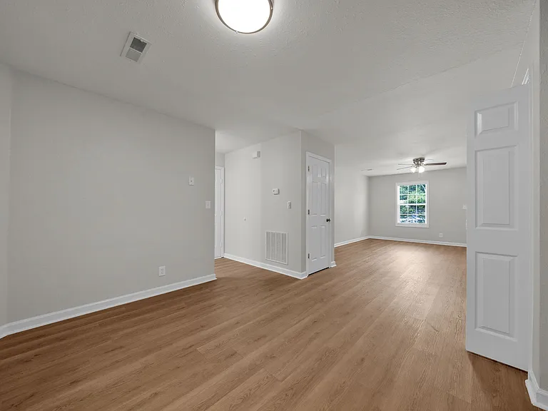 104 Maureen Dr #B — Photo 5