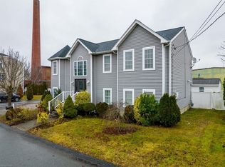 14 Abington Ln, Fall River, MA 02721