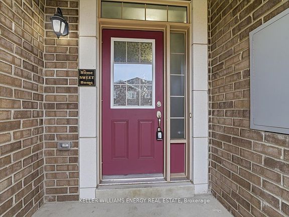 3rd image of 18 Rimrock Cres