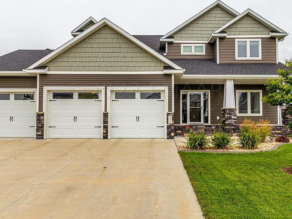 1st image of 2836 McLeod Dr E
