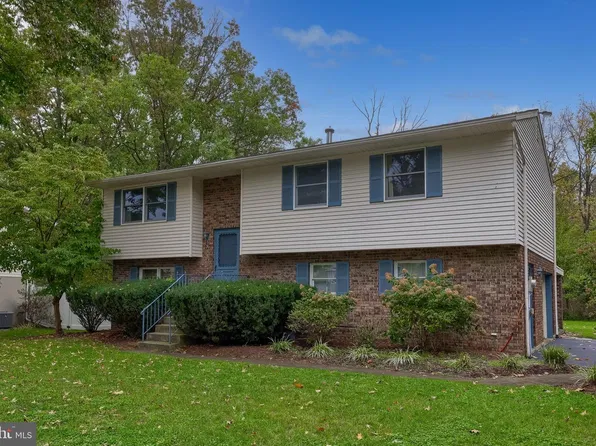 1376 Woodcrest Dr, Reading, PA 19607