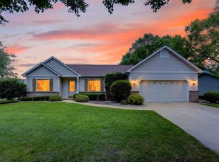 5237 Summer Ridge Dr, Madison, WI 53704