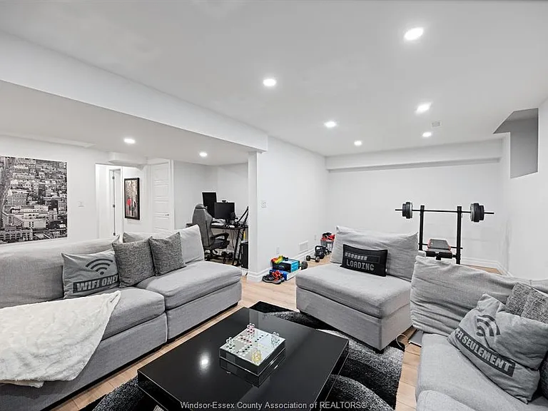 116 Peters St — Photo 21