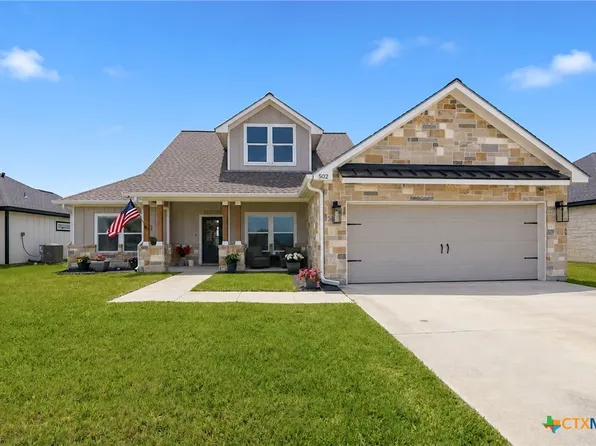 502 Town Hall Ln, Victoria, TX 77904