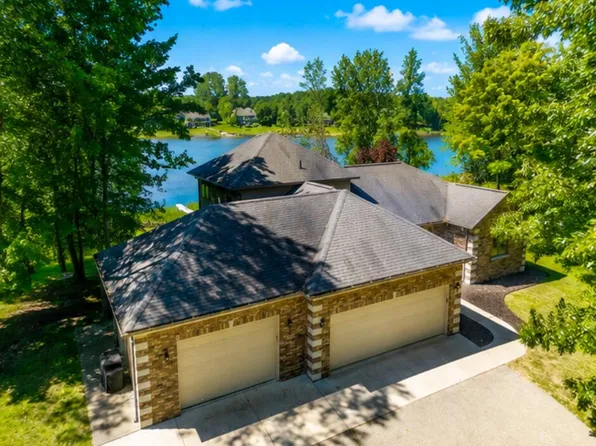 9613 Fawn Ridge Rd, Stanwood, MI 49346