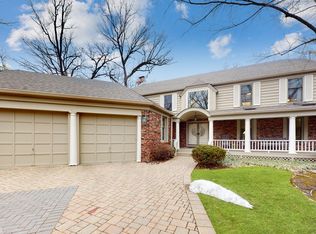 180 Dover Cir, Lake Forest, IL 60045