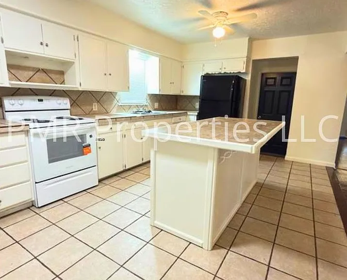 1708 NW Pollard Ave — Photo 2