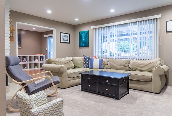 2nd image of 203 Garden Grove Ln