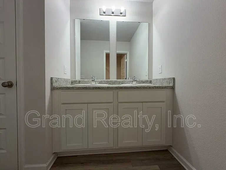 5431 Peach Dr — Photo 24
