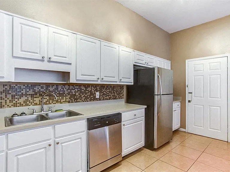 Villa Biscayne Apartments — Photo 9