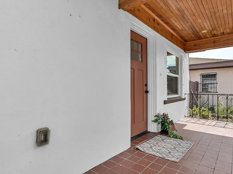 2906 W Nassau St — Photo 4