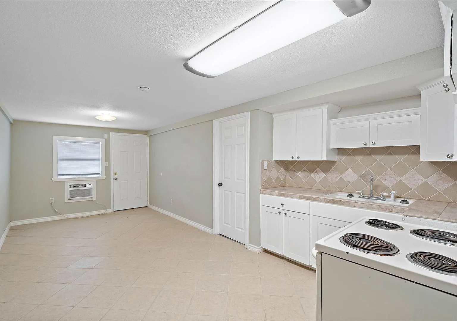 Lovely 2 Bedroom 2 Bath Duplex — Photo 4