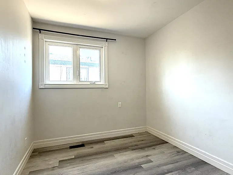 64 Ruthmar Cres — Photo 13