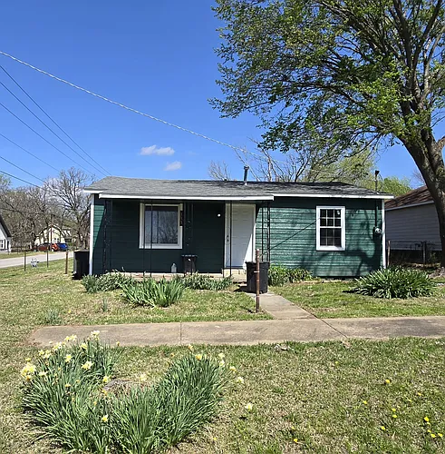 333 W Walnut St Photo 1