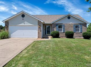 907 Sherwood Dr, Warrenton, MO 63383