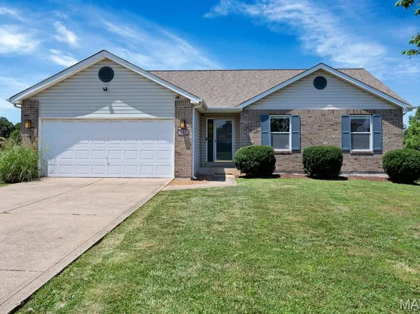 907 Sherwood Dr, Warrenton, MO 63383