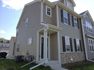 1472 Olde Highlander Dr, Oconomowoc, WI 53066
