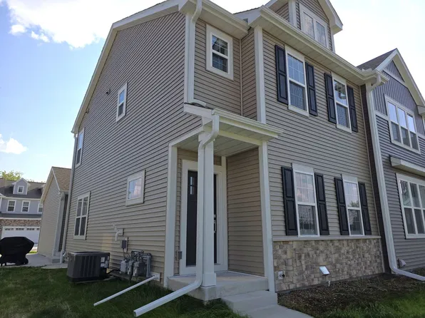 1472 Olde Highlander Dr, Oconomowoc, WI 53066