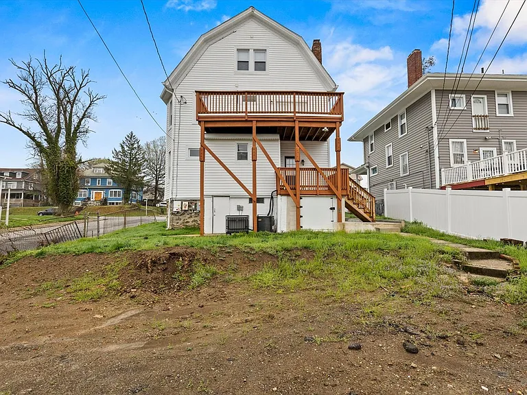 2510 Roslyn Ave — Photo 47