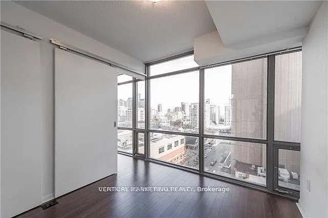 37 Grosvenor St #1007 — Photo 5