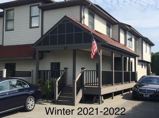 47 Seascape Ave, Middletown, RI 02842