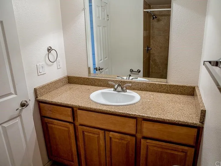 1605 E 2nd St #305 — Photo 5