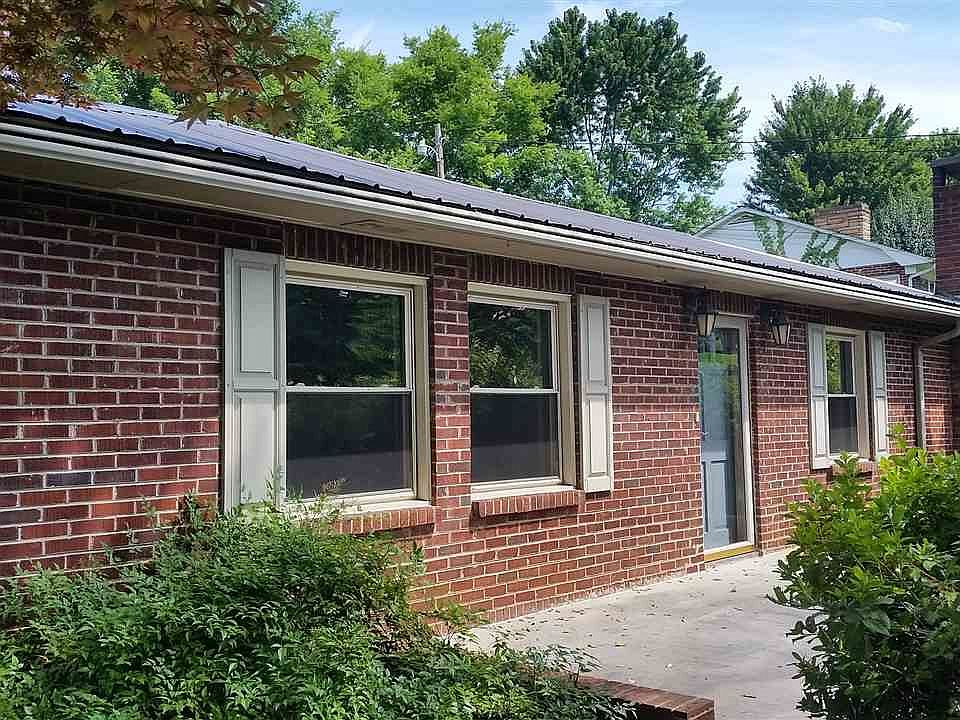 1st image of 215 Scenic Dr