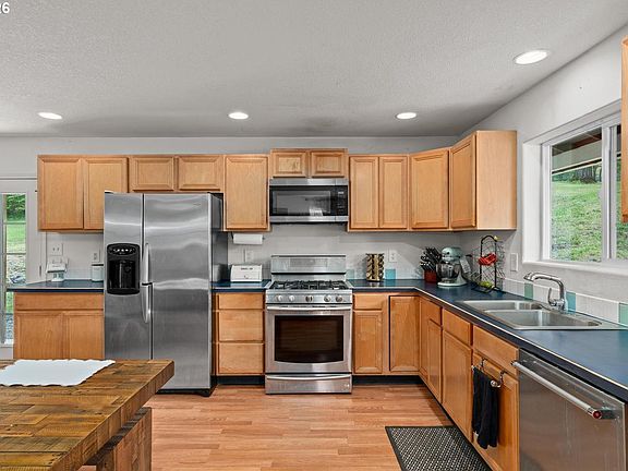 5th image of 32171 Bishop Rd