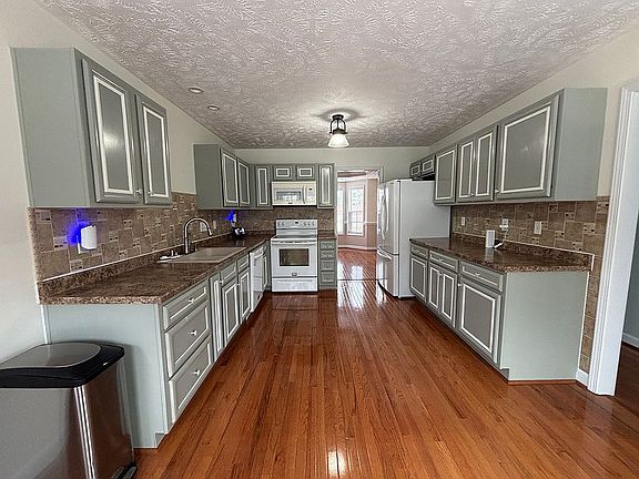 4th image of 59 Appleton Way