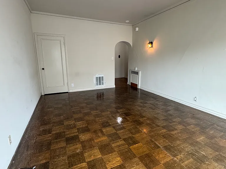 1690 Bay St #101 — Photo 4