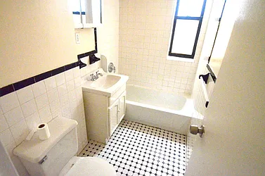 Rented by CITY SKYLINE REALTY INC