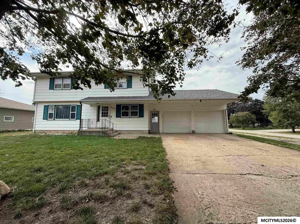 627 1st St N, Rockwell, IA 50469