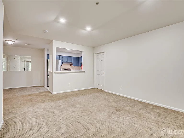 936 Waterford Dr — Photo 11