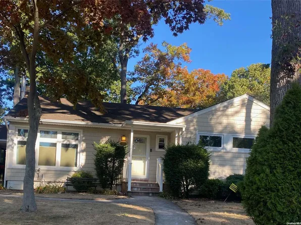 1463 Luddington Road, East Meadow, NY 11554