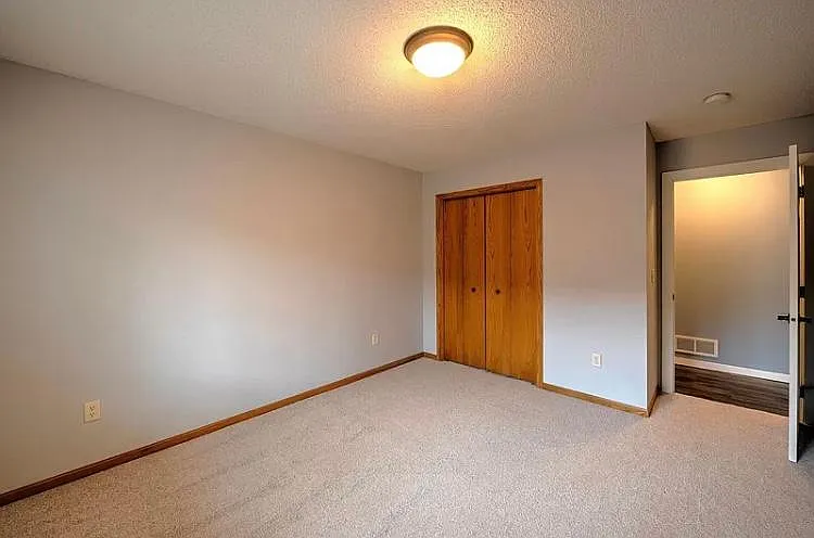 3 bed, 1400 sqft, $1,800 — Photo 4