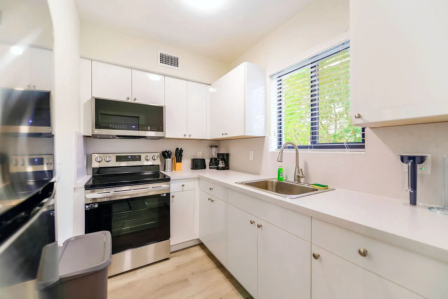 2 bed, 2.0 bath, 1270 sqft, $5,173 — Photo 4