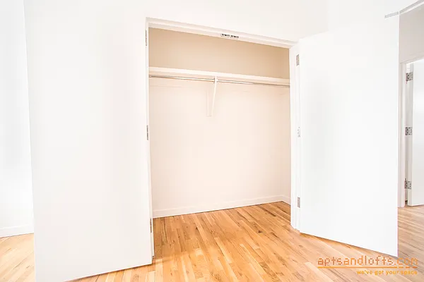 Rented by aptsandlofts.com | media 2