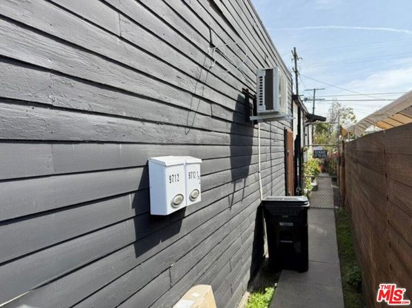 los-angeles-california-135909429 picture