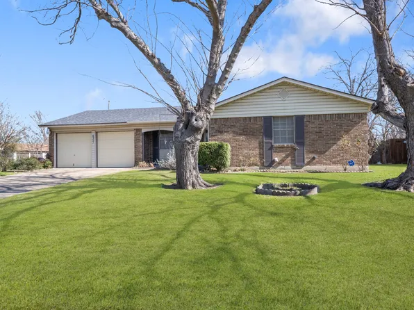 6301 Regal Rd, Forest Hill, TX 76119