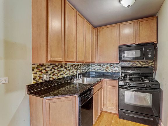 5th image of 2642 W Foster Ave APT 303W