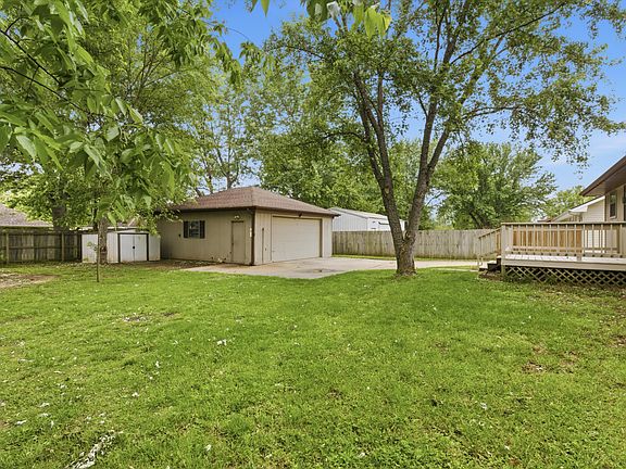 3rd image of 620 S Hampton Avenue