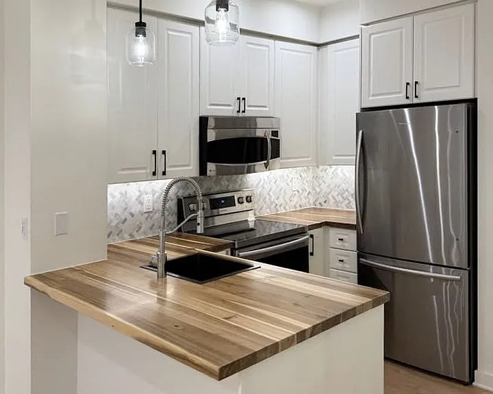 555 Yonge St #704 — Photo 3