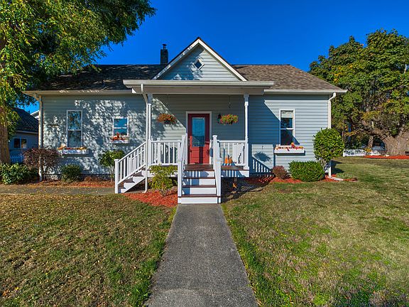 2nd image of 1011 SW Glenmont Ct