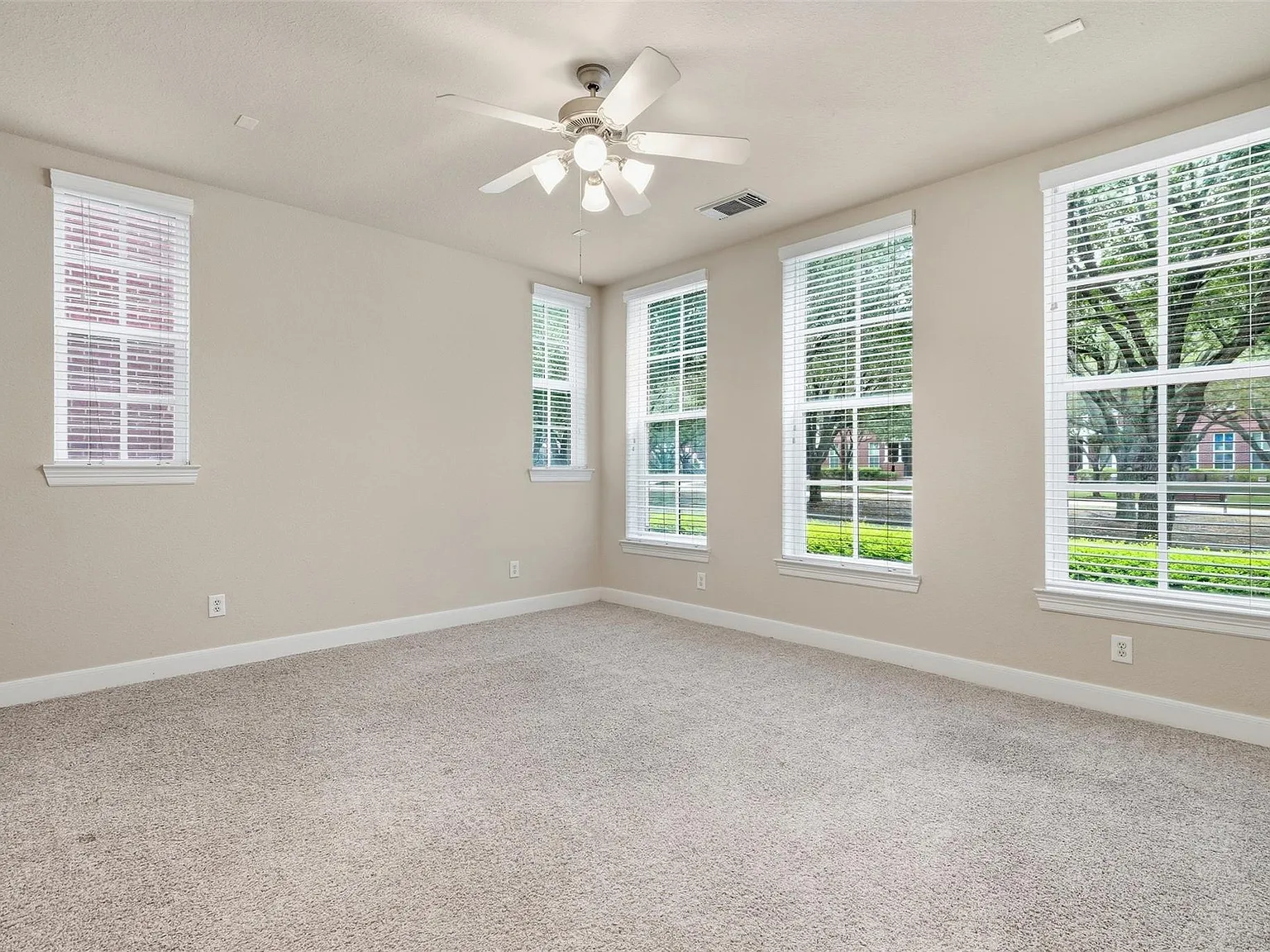 4 bed, 3.5 bath, 2694 sqft, $4,500 — Photo 4