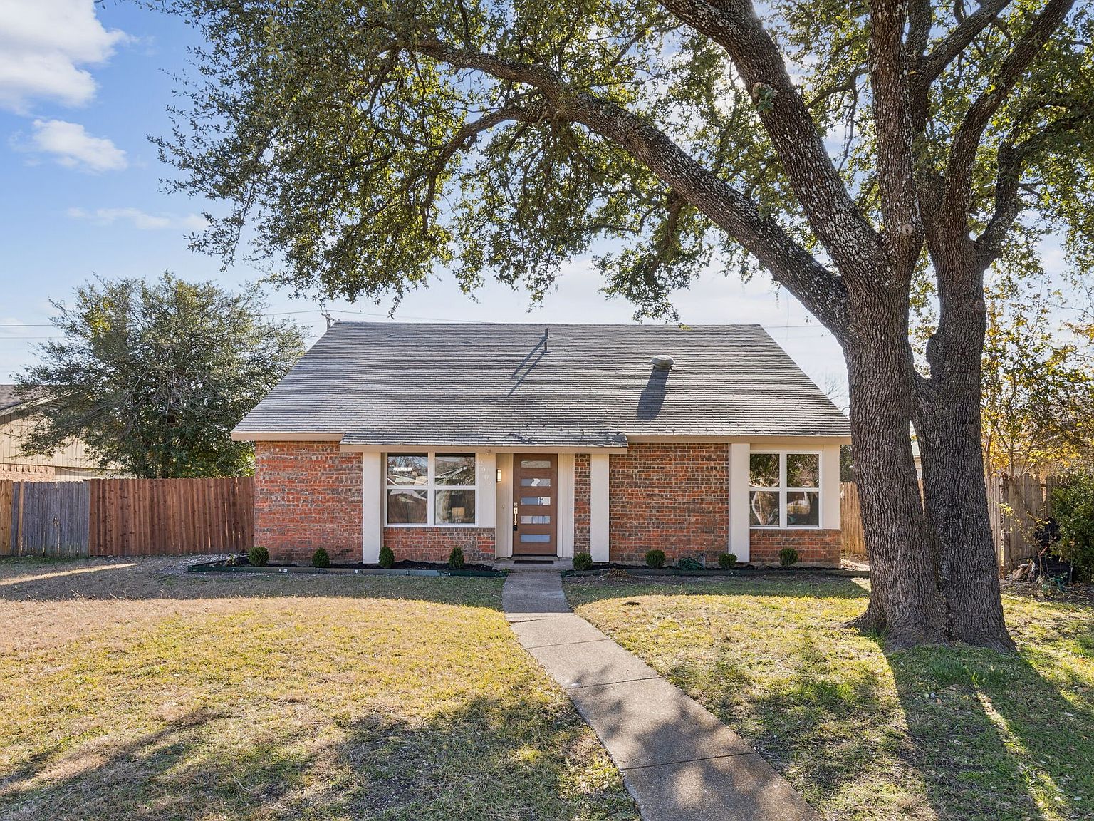 2902 Lancer Ln, Garland, TX 75044 | Zillow