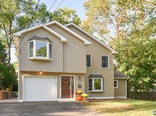 6 Macgregor Ct, Waldwick, NJ 07463