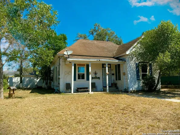 103 E Fannin, Beeville 78102