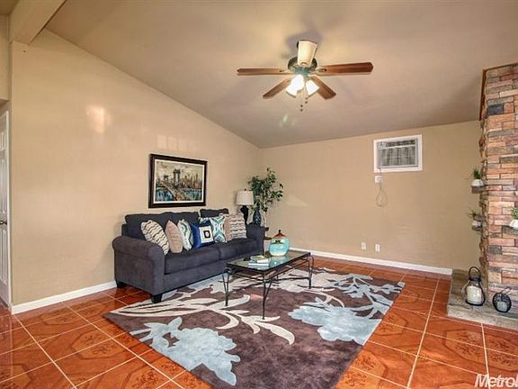4th image of 5821 42nd St