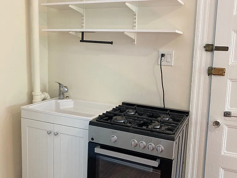 15 Prentiss St #2K — Photo 5